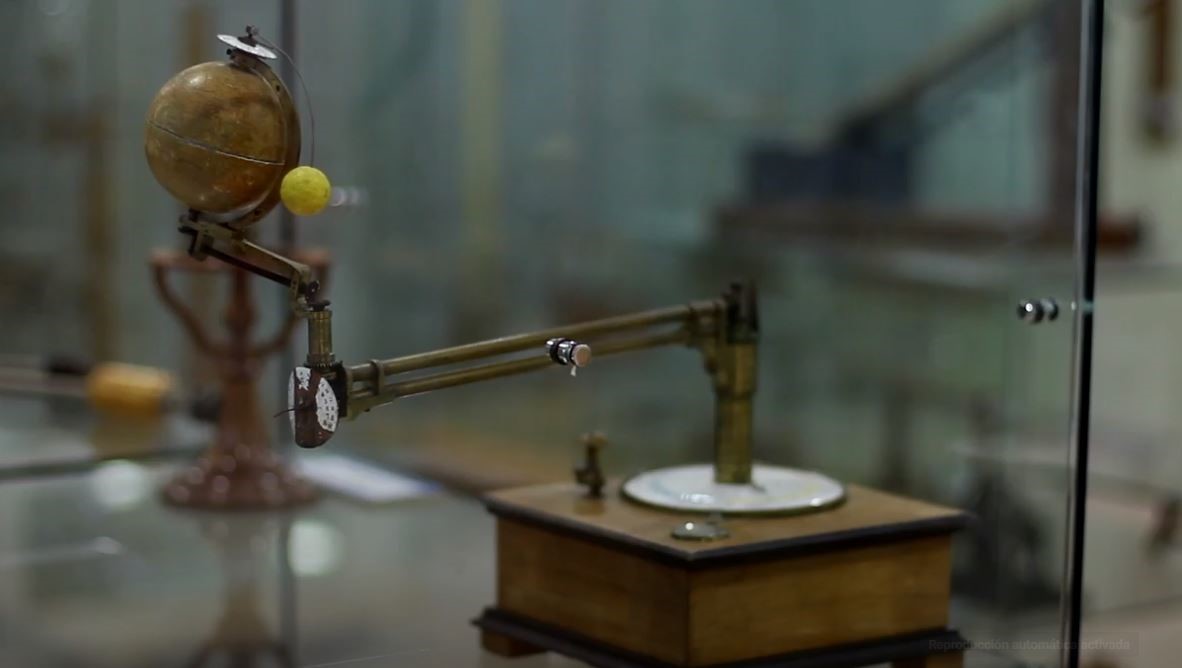 Máquina cosmográfica de Girod / Año 1887